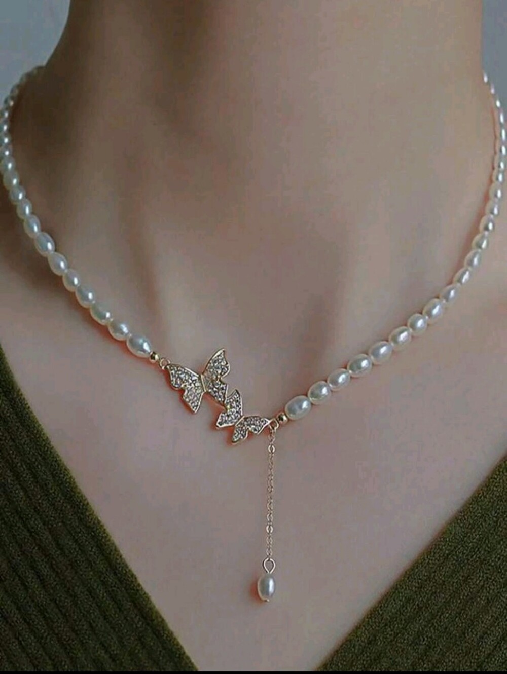 BRAND NEW ** Pearl Butterfly Pendant Choker Necklace